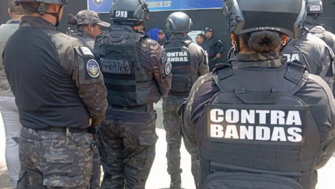 Funcionarios de la Policía Nacional Bolivariana (PNB) lograron atrapar a tres ladrones de la escuela de basket Spartans.